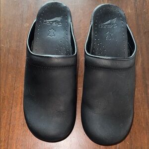 Dansko Classic Black Slip-On Clogs size 38 gently worn